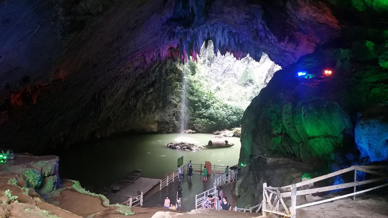 Yingxi- Tongtian underground river caveИнгси- пещерата с подземна река Тонгтиен