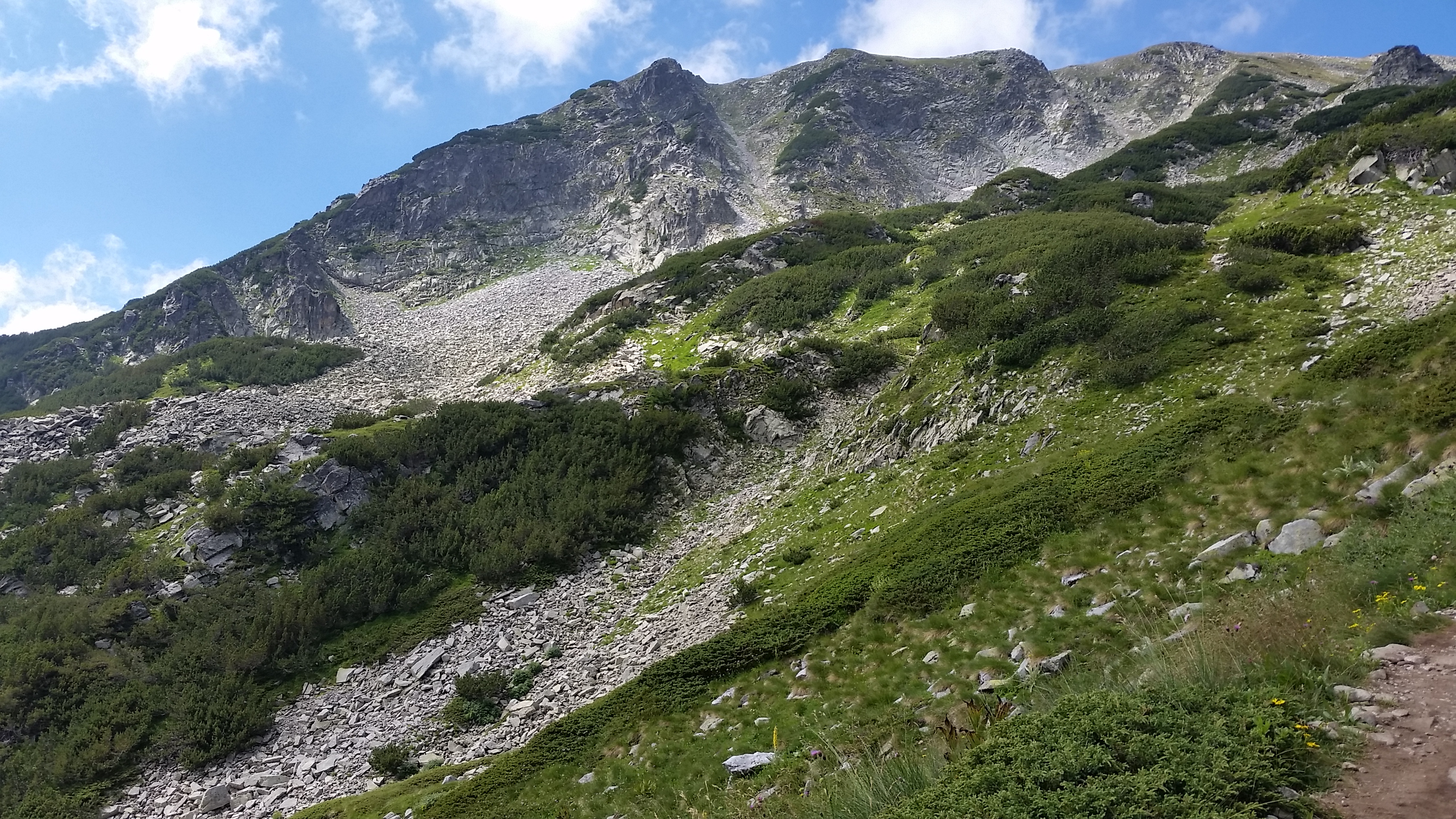 Pirin- the trekking to Vihren peak
Пирин- трекинга до връх Вихрен