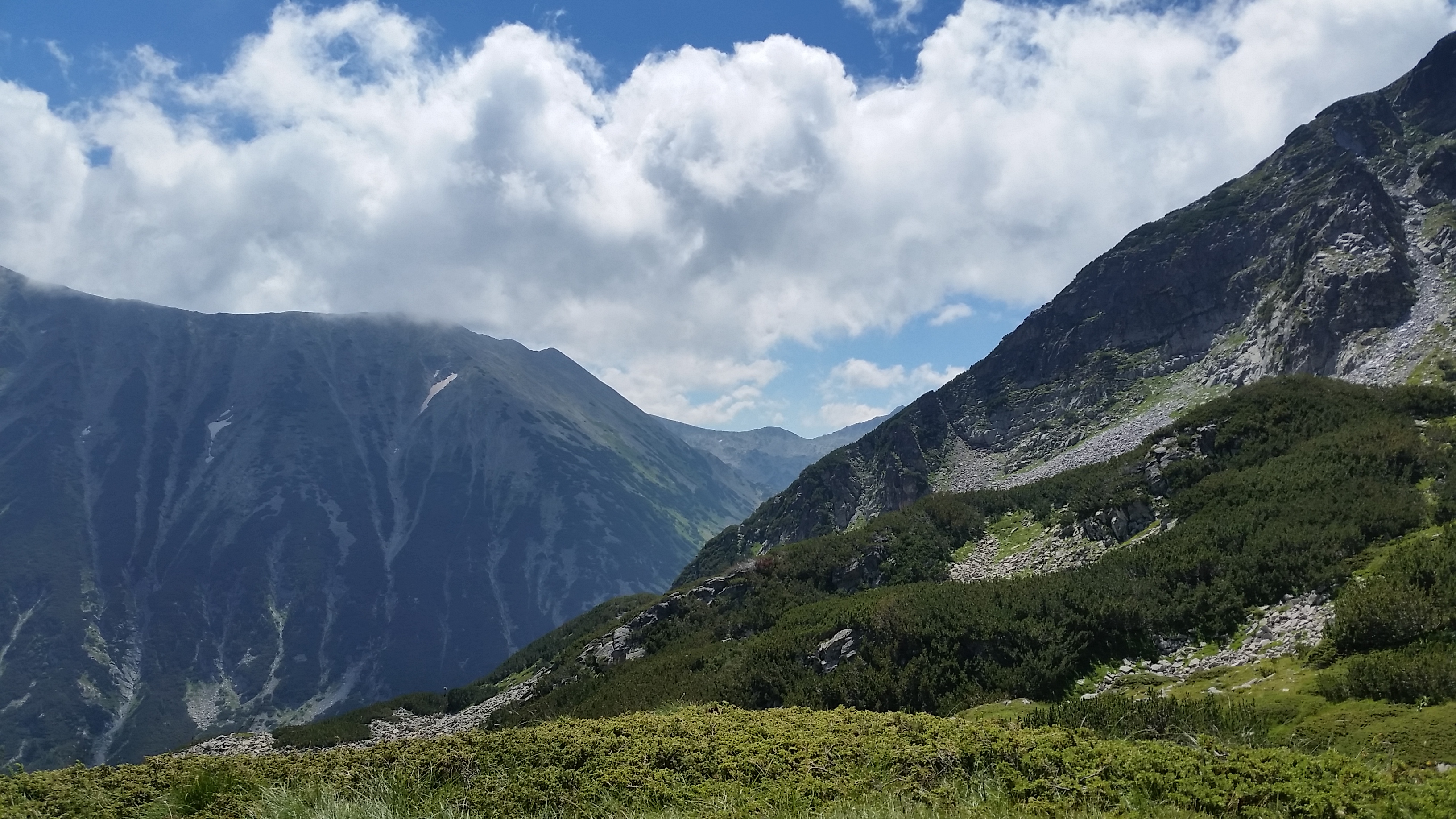 Pirin- the trekking to Vihren peak
Пирин- трекинга до връх Вихрен