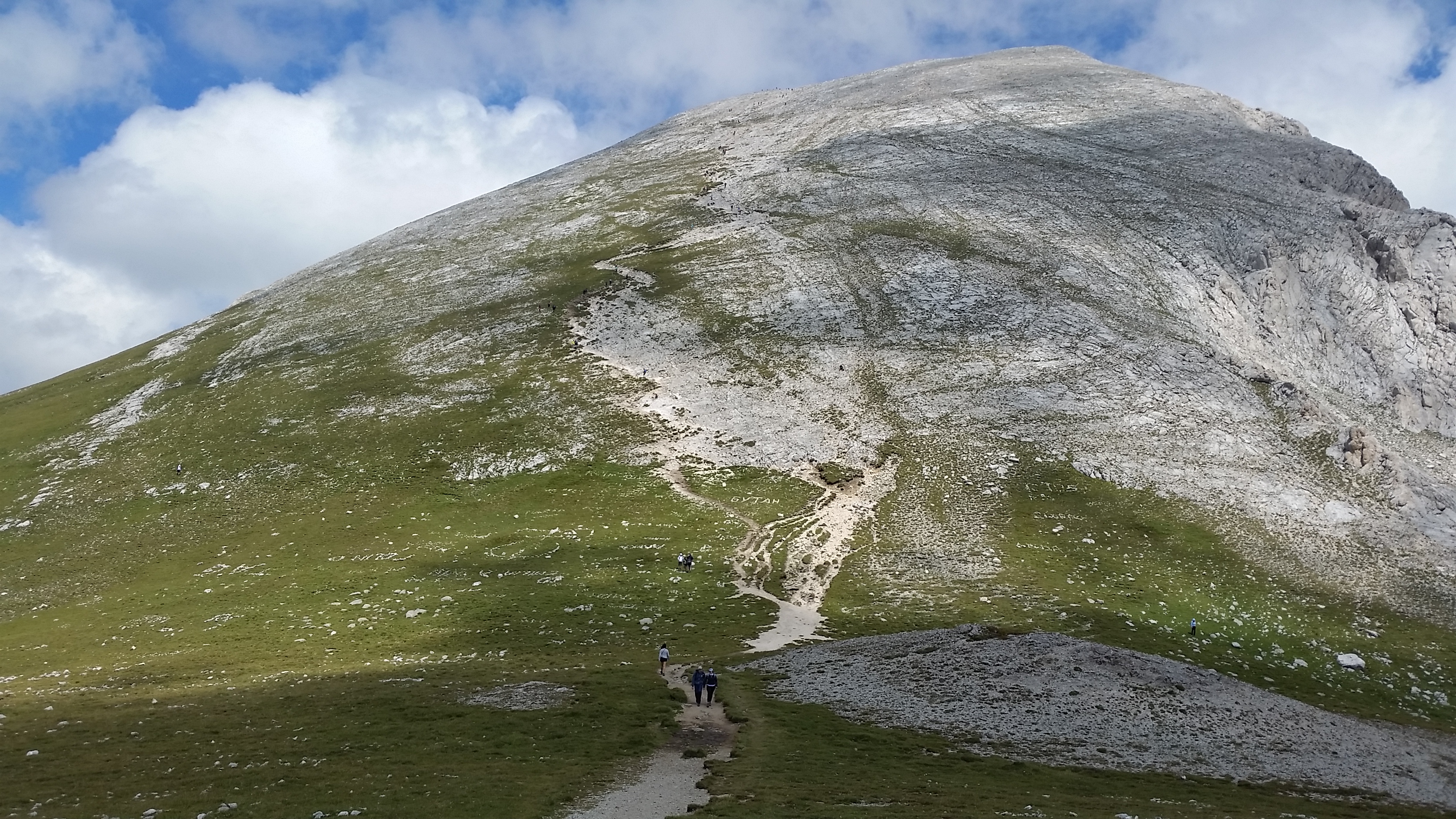 Pirin- the trekking to Vihren peak
Пирин- трекинга до връх Вихрен